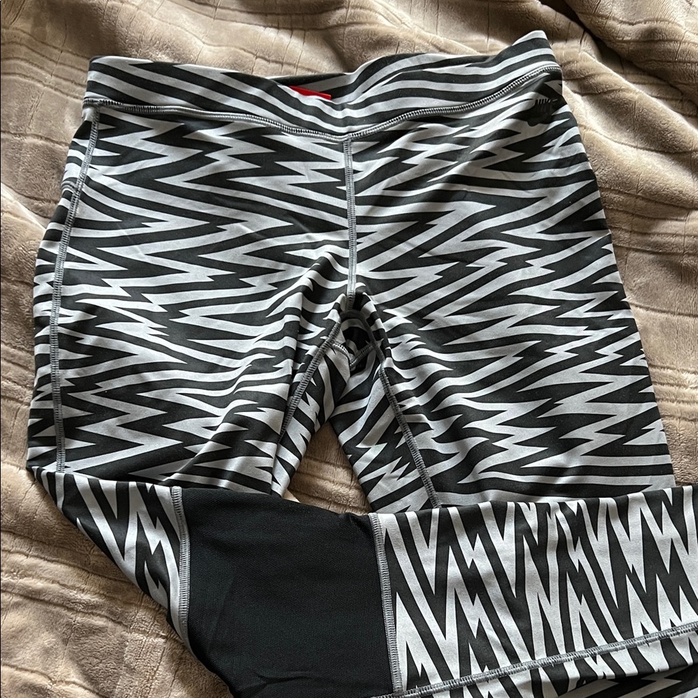 Nike Black and Gray Zigzag Leggings - M